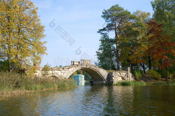 古代的秋天之间蓝色桥