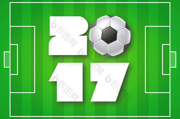 贺卡2017年与足球在明亮的绿色背景。 体育，足球，游戏主题。