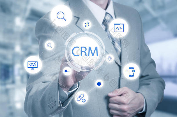 商业、技术、互联网和客户关系<strong>管理理念</strong>。 商人按虚拟CRM按钮