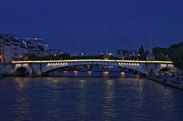 桥首都城市城市景观黎明