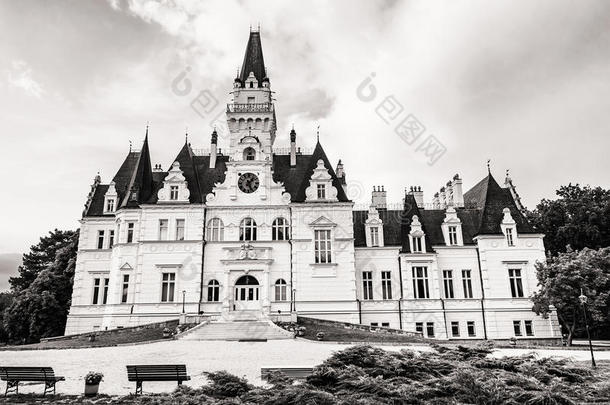 斯洛伐克的巴德梅里斯城堡，建筑主题，黑色