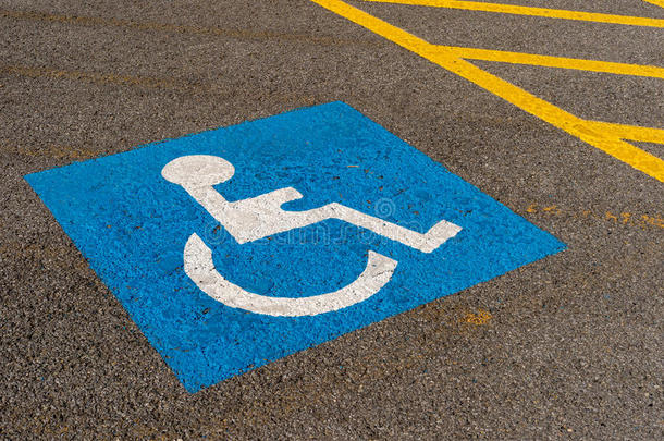 残疾的蓝色停车标志