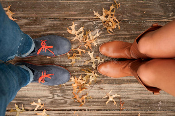 秋天的心情，秋天的场景脚和落叶