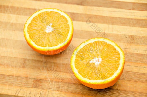 新鲜<strong>橘子</strong>。 维生素促进健康。