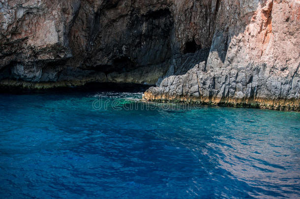 海湾蓝色斗篷悬崖海岸