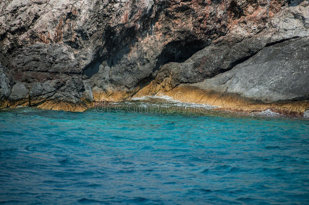 海湾蓝色斗篷悬崖海岸