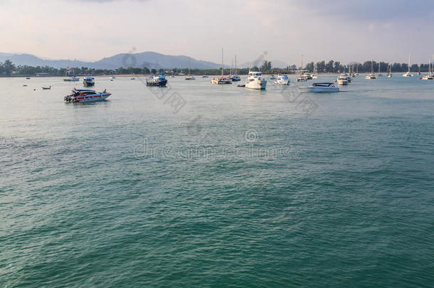 亚洲海湾海滩美丽的蓝色