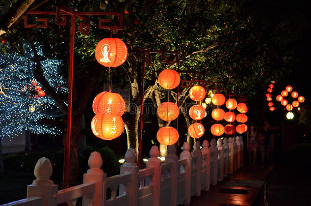 在中秋节的夜晚，美丽的灯笼