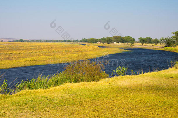 乔贝河景观，从纳米比亚博茨瓦纳边界的卡普里维地带，非洲。 乔贝国家公园，著名的野生动物保护区