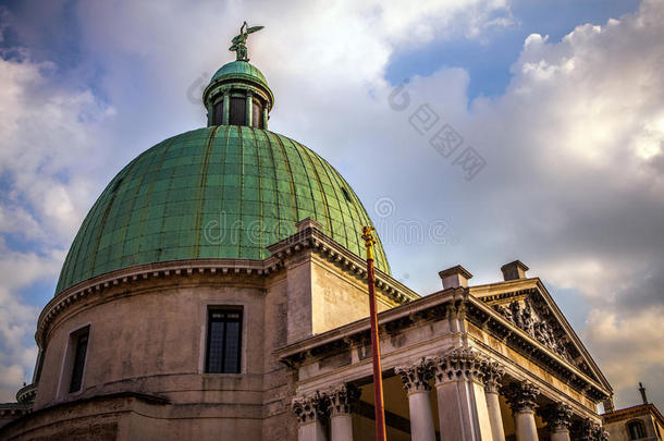 著名的建筑纪念碑和彩色的旧中世纪建筑立面特写威尼斯，意大利。