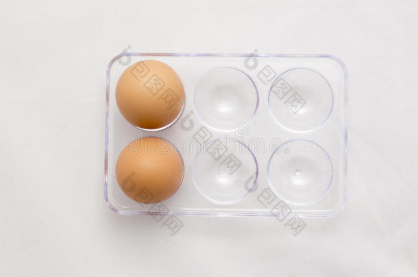鸡蛋托盘，两个鸡蛋，六个鸡蛋减去四个