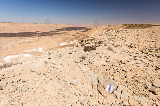 冒险陨石坑沙漠方向东