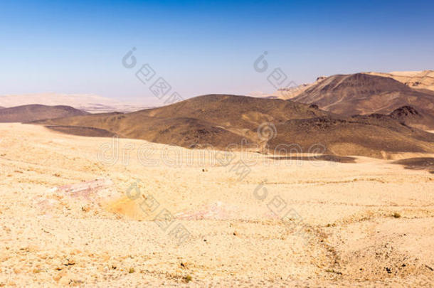 火山口山玄武岩沙漠岩石景观中<strong>东风</strong>景