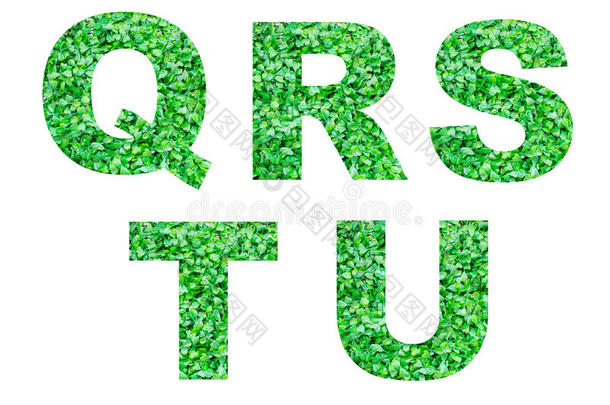 白色上分离的绿草字母q，r，s，t，u。 抽象字母表。