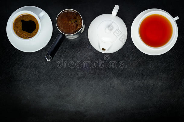 咖啡和茶杯与茶壶，咖啡壶和复制空间