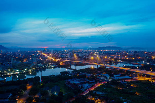 城市景观日落在巴特沃斯，槟城，马来西亚
