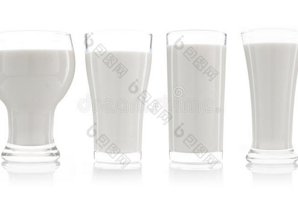 收集一杯<strong>牛奶</strong>和<strong>一瓶牛奶</strong>