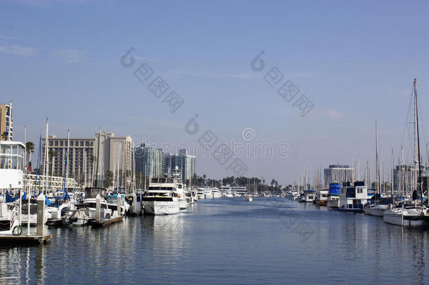 船停靠在码头在玛丽娜德尔雷伊，洛杉矶，加利福尼亚州