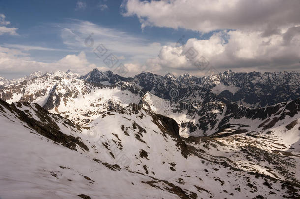 大雪山山峰的美丽景色