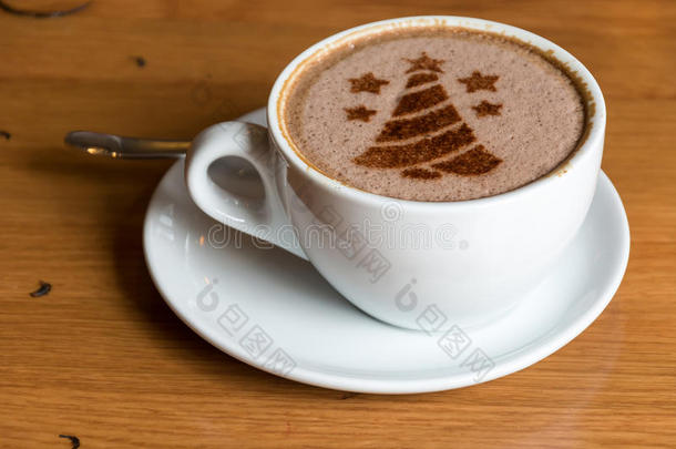 圣诞树，画拿铁艺术咖啡杯