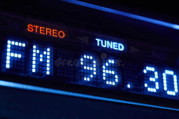 调频调谐器无线电显示器。 立体声数字频率站调谐。