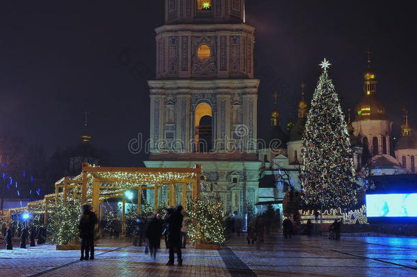 城市圣诞树，圣索菲亚大教堂的夜景