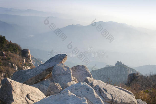 亚洲瓷器风景攀登山