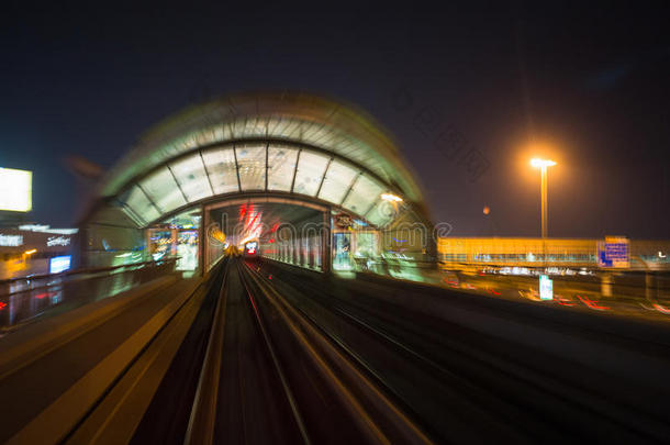 迪拜地铁是世界上最长的<strong>全自动</strong>化地铁网络（75