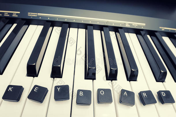 钢琴键盘