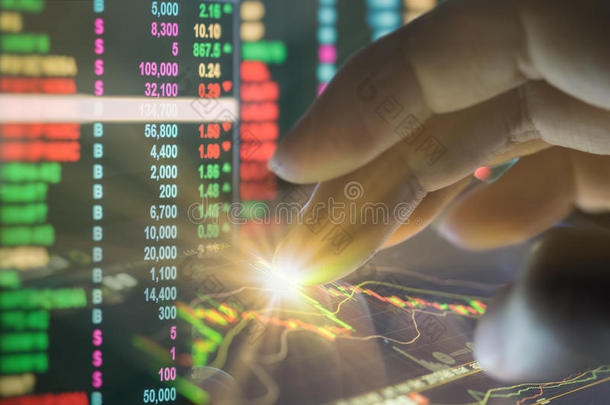 股票市场数据和财务图表与股票分析IND
