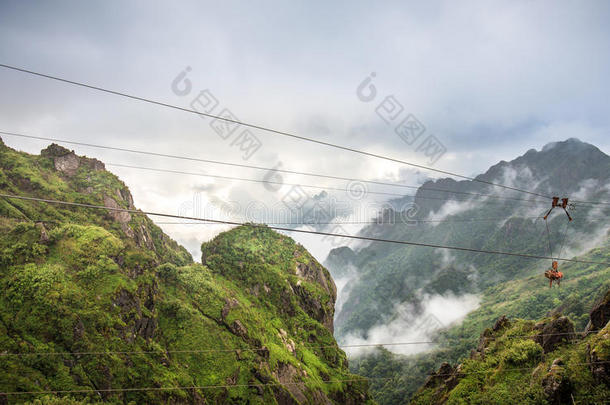 建设电缆跨越范斯潘山以上在萨帕，vi