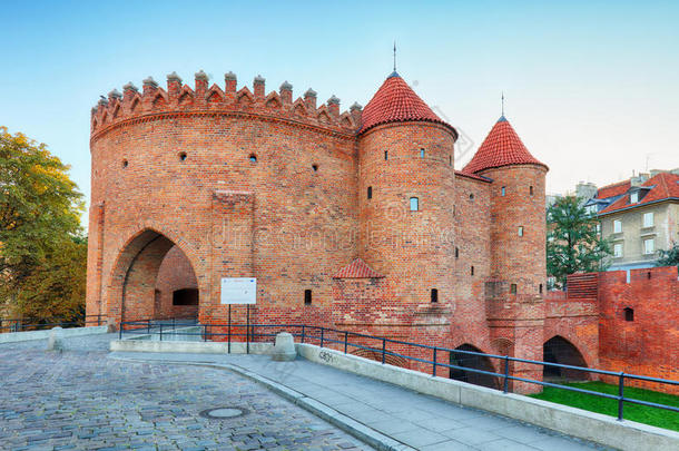 华沙历史中心的巴比肯要塞。