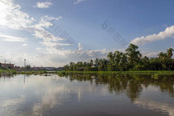 泰国塔钦河沿岸的乡村(MaenamThaChin