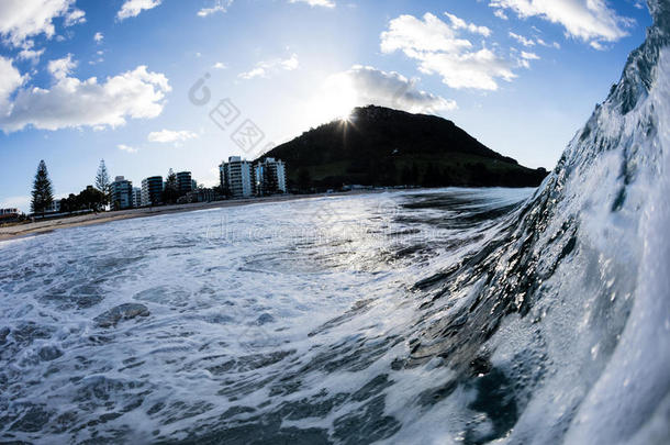 积极的海滩断路器目的地假日