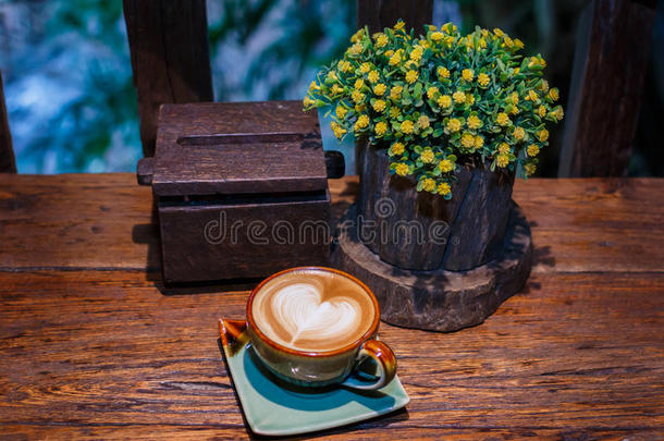 咖啡，咖啡店的咖啡杯，复古风格的效果图片