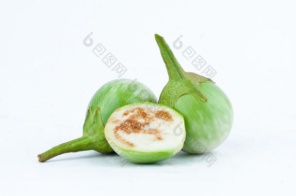 绿色泰国茄子或黄色小檗茄酱在白色背景茄子茄子茄子蔬菜分离