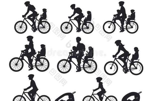 家庭，父母，带着孩子的男人女人，男孩和女孩，骑自行车。 安全的儿童座椅和手推车旅行自行车