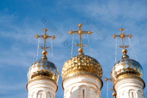 蓝天上的东正教教堂圆顶，<strong>俄罗斯</strong>，<strong>俄罗斯</strong>，<strong>俄罗斯</strong>，<strong>俄罗斯</strong>。