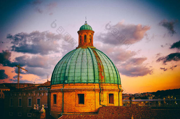 意大利安科纳日落大教堂穹顶