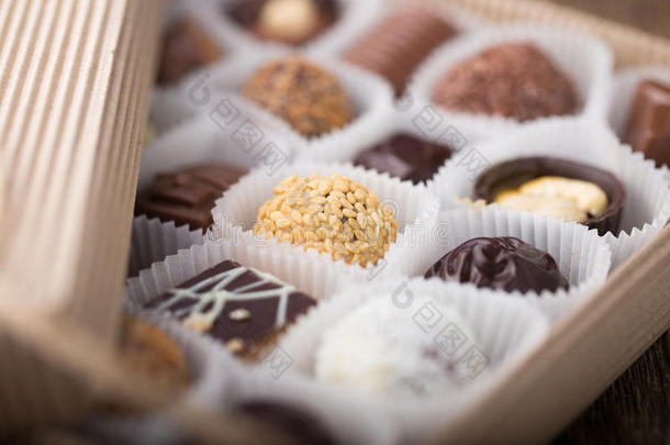 比利时巧克力果脯在盒子里。