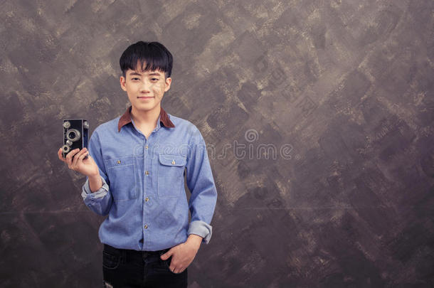 成人亚洲的背景明亮的照相机
