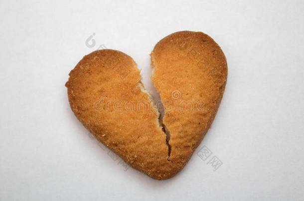 饼干以破碎的心的形式-爱的象征