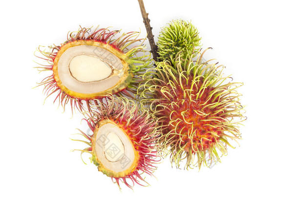 新鲜的rambutan果实分离物在白色背景下，rambutan果实在亚洲很受欢迎
