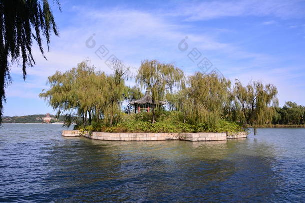 岛昆明湖位于帕拉克