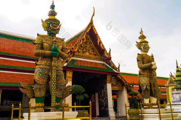 曼谷佛陀翡翠的巨人雕像