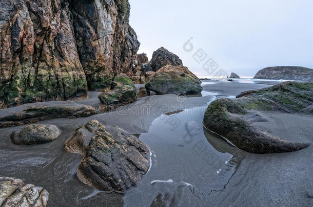 海滩海滩梳船海滩拾荒者美女蓝色