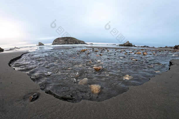 海滩海滩梳船海滩拾荒者美女蓝色