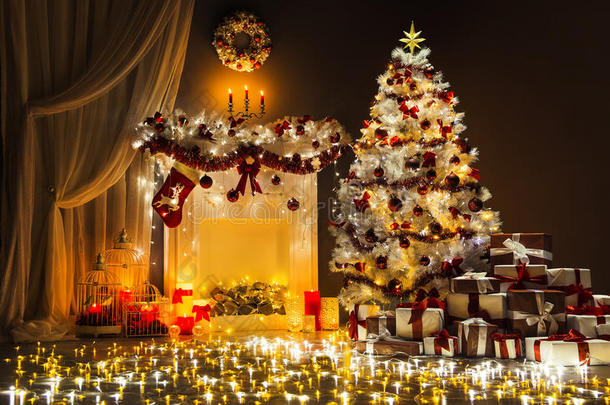 圣诞树灯光室内部，装饰圣诞壁炉