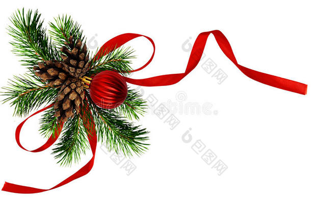 圣诞节安排松枝，锥和红色丝带