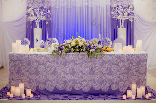婚宴婚宴餐桌的装饰元素